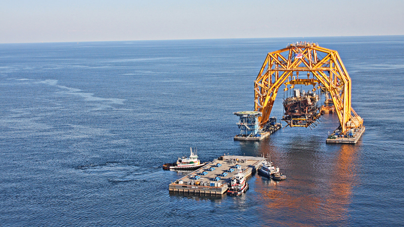 Illustration for article titled America's Biggest Claw Game Plucks Oil Rigs from the Briny Deep